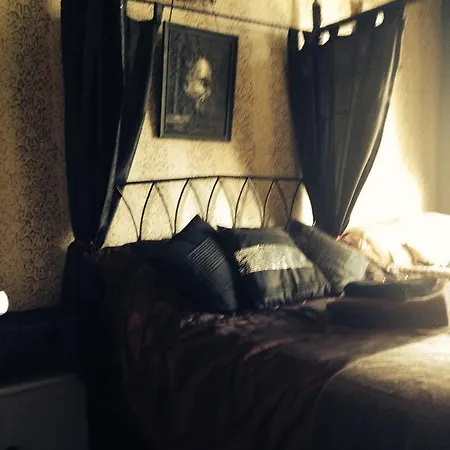 Bats And Broomsticks Pensión