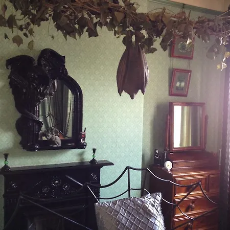 Pensión Bats And Broomsticks 4*