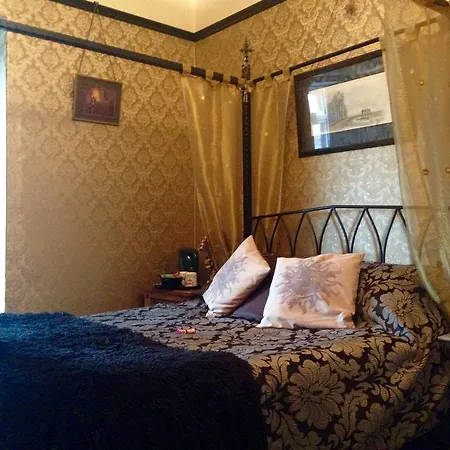 Vendégház Bats And Broomsticks Whitby