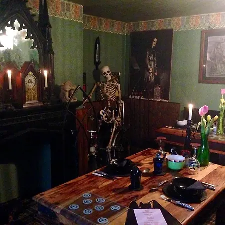 Guest house Bats And Broomsticks