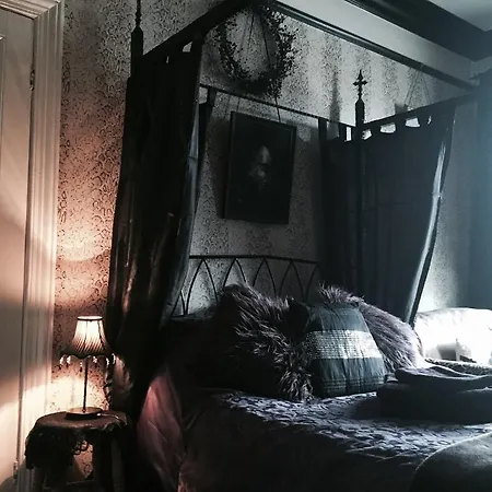 Guest house Bats And Broomsticks
