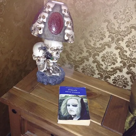 Bats And Broomsticks 4*