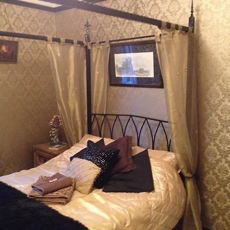 Bats And Broomsticks Guest house 4*
