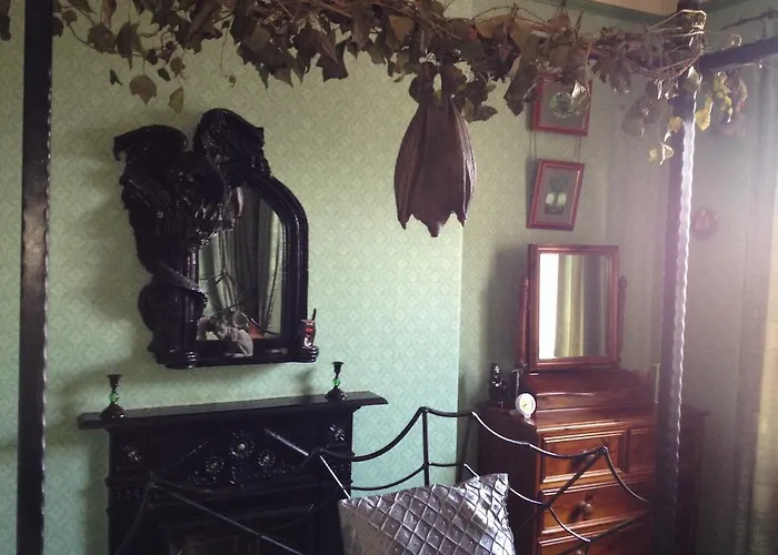 Guest house Bats And Broomsticks 4*