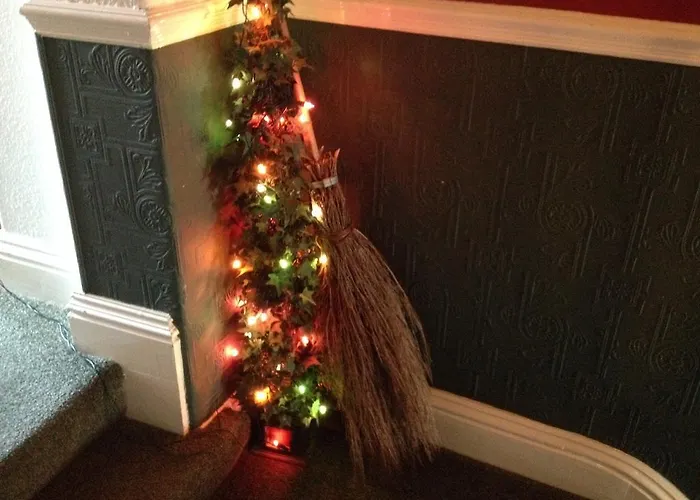 Guest house Bats And Broomsticks 4*