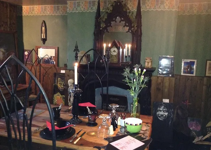 Bats And Broomsticks Guest house 4*