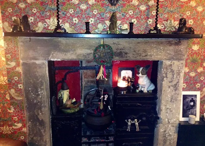 Guest house Bats And Broomsticks 4*