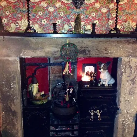 Гостевой дом Bats And Broomsticks 4*