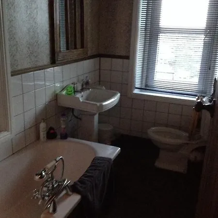 Bats And Broomsticks Гостевой дом