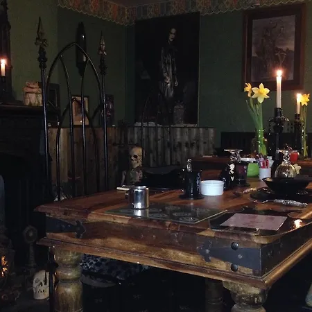 Гостевой дом Bats And Broomsticks 4*