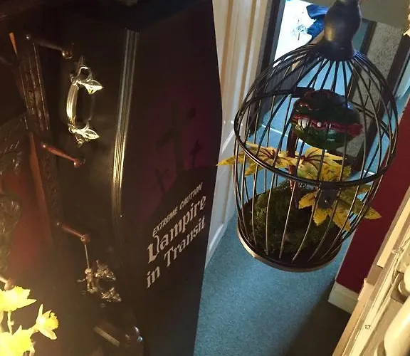 Bats And Broomsticks 4*