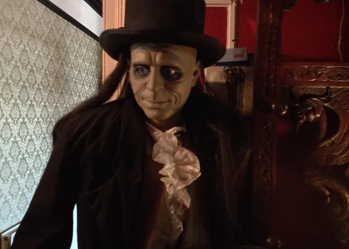 Bats And Broomsticks Guest house 4*