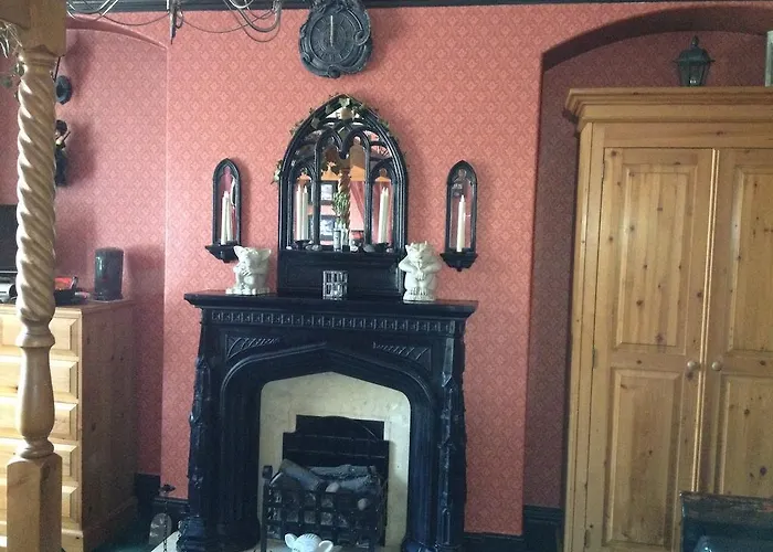 Bats And Broomsticks Guest house 4*